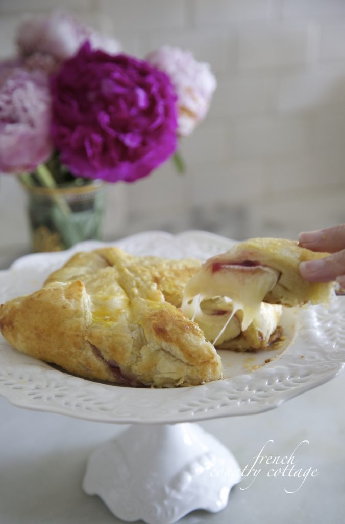 Baked brie with pastry crust