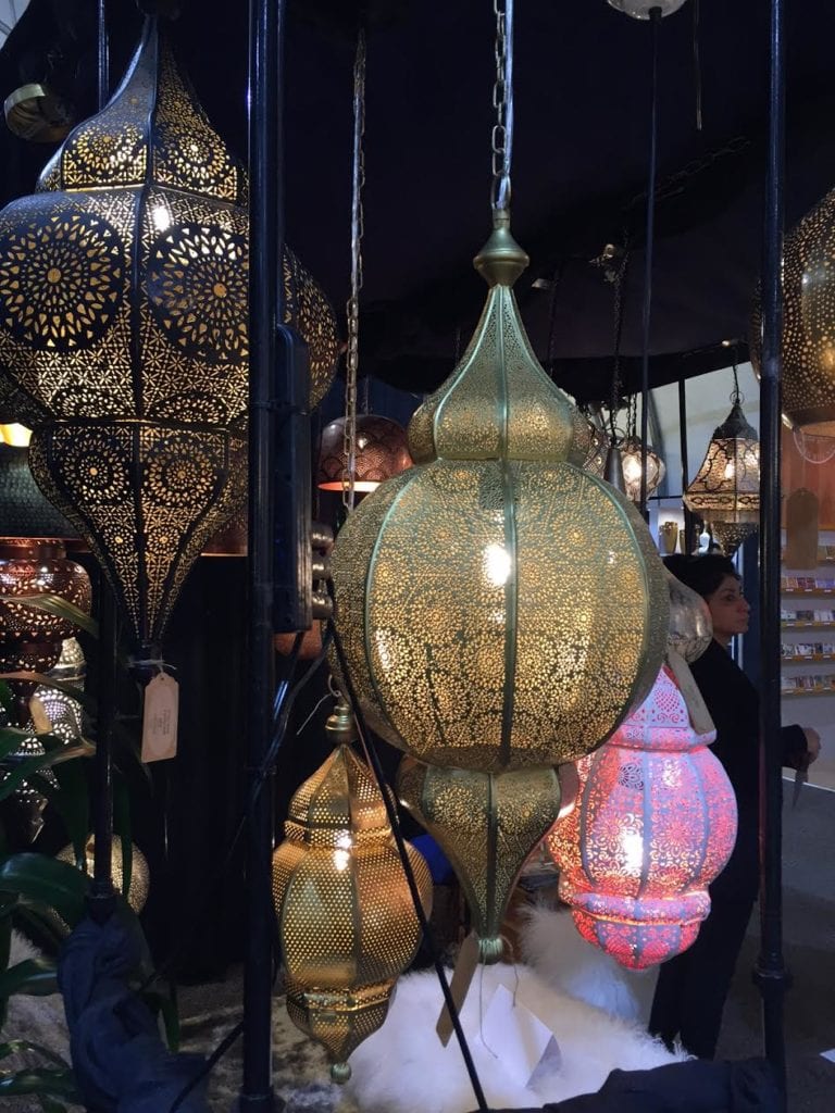detailed metal lanterns in several colors 