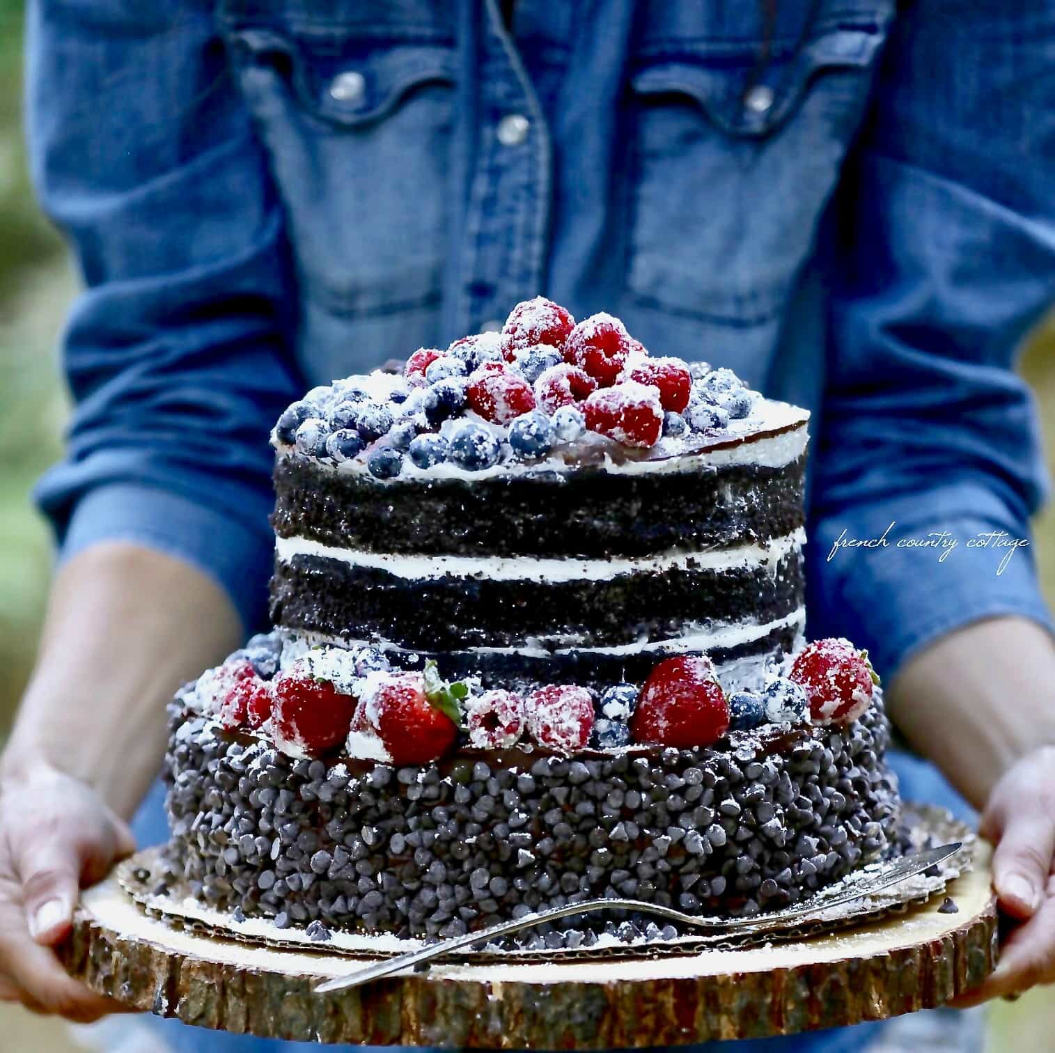 Tips for a beautiful & delicious berry topped cake French Country Cottage