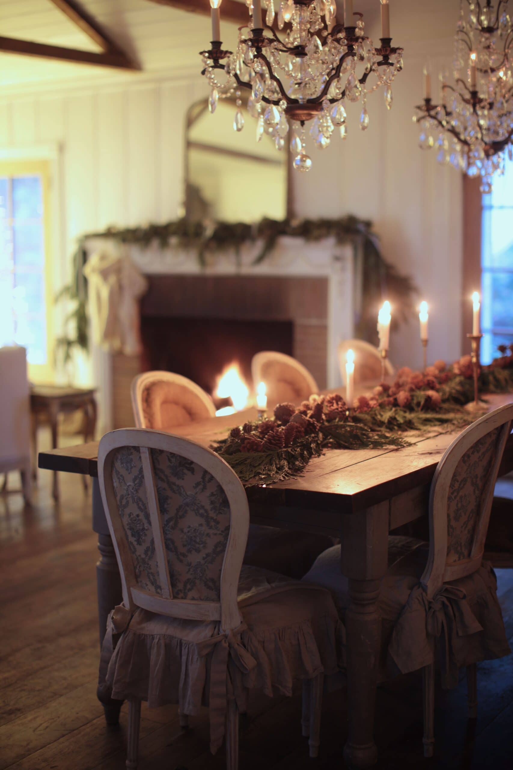 7 Ideas for a Cozy Christmas Table - French Country Cottage